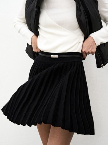 Warm Knit Pleated Above-Knee Skirt [Black]