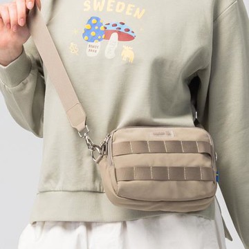 moz瑞典 駝鹿 防潑水 城市探險 斜背包(卡其綠)S