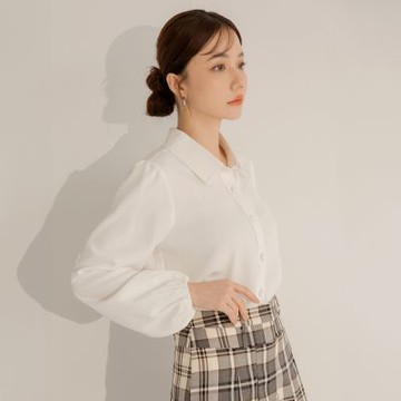 OB嚴選中大尺碼-不易皺前短後長泡泡袖寬鬆上衣襯衫《AB16281》