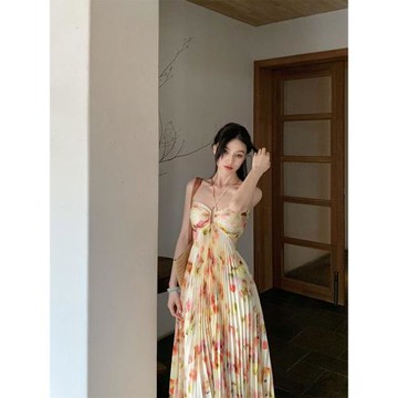 法式純欲碎花掛脖吊帶連衣裙女氣質顯瘦海邊度假壓褶百褶大擺長裙