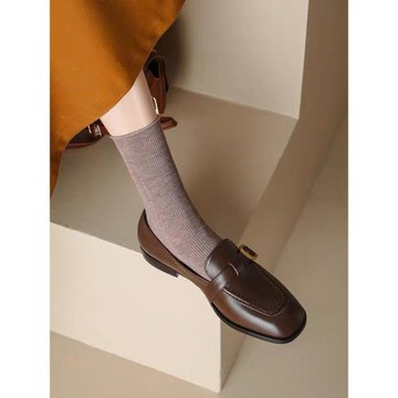 香港2025年春秋新款棕色真皮圓頭樂福鞋女小皮鞋低跟皮帶扣單鞋女