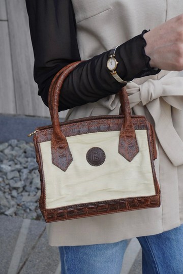 【日本直送 名牌中古包】FENDI 芬迪 肩背包 米色 Logo 皮革 帆布 2way 鱷魚壓紋 vintage apxrfn