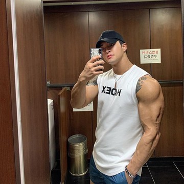 寬鬆無袖運動健身透氣背心男士新款夏季跑步速幹訓練籃球坎肩T恤運動背心男大尺碼吊噶健身背心運動衣運動坎肩訓練服