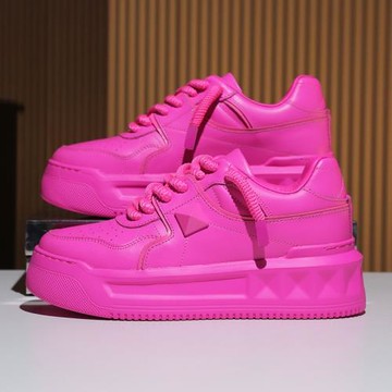 明星同款厚底小白鞋女2025年新款玫紅色真皮增高鉚釘面包休閑板鞋