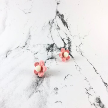 比比趣味嚴選系列-粉紅棉花糖小花耳針 不銹鋼耳針