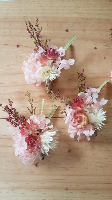 海藏設計│櫻花飛舞。唯美粉不凋花乾燥胸花。新郎胸花。