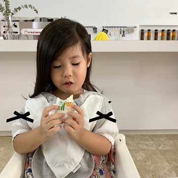 CLARECHEN_愛心方巾_黑白色蝴蝶結款