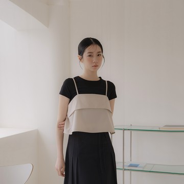 QUEENSHOP_ S 女裝 剪接短版細肩西裝罩衫背心-杏 現+預 【01098987】