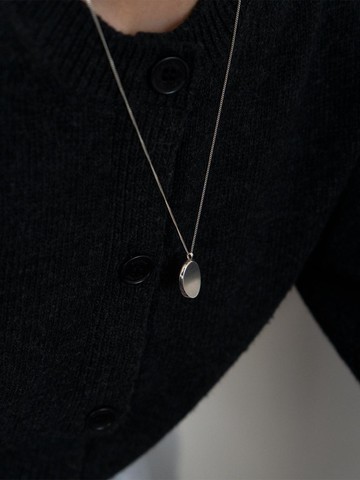 OVAL CURVED NECKLACE