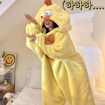 特價✨秋冬季小黃鷄連體睡衣 搞怪沙鵰可愛珊瑚絨情侶 睡袍男女衕款家居服大尺碼睡衣 睡衣女 女性睡衣 睡衣 韓版睡衣 9Z
