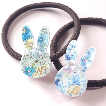 個人化 藍花布小兔子字母髮圈 髮飾