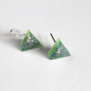 樹脂耳環 / 粼粼橄欖 - 單隻 / 三角形 / 10 mm