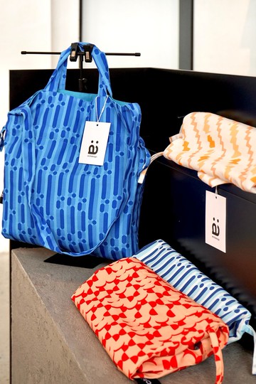 archi阿吃藍色棒棒冰圖案斜挎包大包電腦包