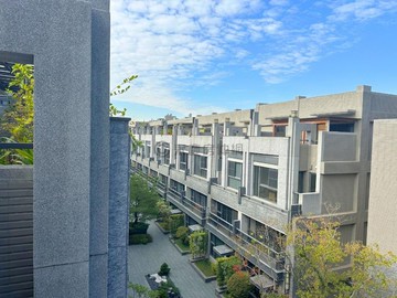 百坪裝潢電梯豪墅｜國雄青水硯｜私人側院｜雙車位｜台中市北屯區祥順路二段