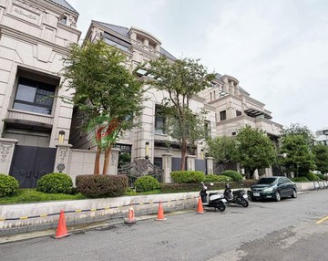 七期旁・單元二｜市政御園 獨棟電梯豪墅可停三車｜台中市西屯區龍吉街