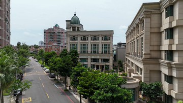 南統湖畔城堡澄清湖巴洛克|雙主臥雙車湖畔豪宅｜高雄市鳥松區明湖路