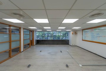 苓雅區市政府亞灣銀行林立商辦大樓｜高雄市苓雅區四維四路