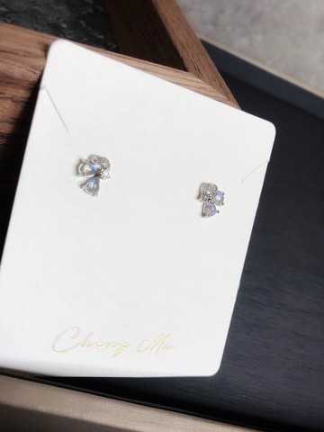 玻璃體月光石 蝴蝶 純銀鑲嵌耳針