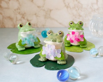 給你一束繡球花，青蛙和繡球花雕像，日本紙內飾