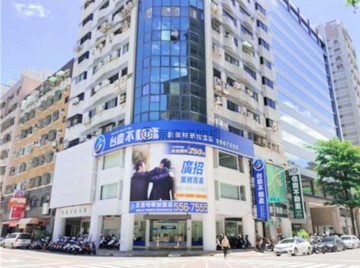 巨蛋商圈黃金三角窗1-3樓大面寬百坪電梯店霸｜高雄市左營區明華一路