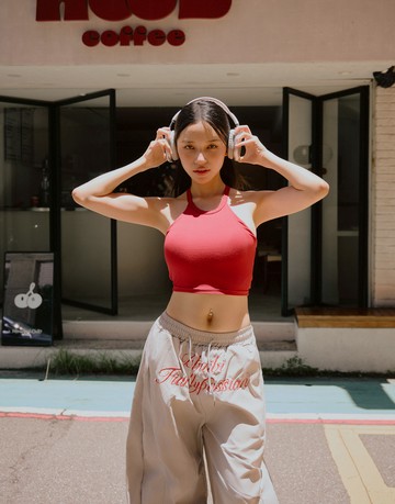 每個角度都撩人；削肩繞脖挖背BraTop 三色