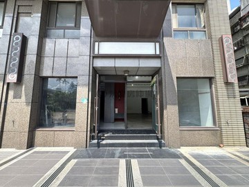 專任．中山名人錄挑高6米5一樓+車．使用空間超大｜新北市樹林區中山路三段