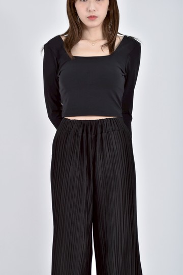 (S) 修身短版 bra top露背黑色長袖上衣