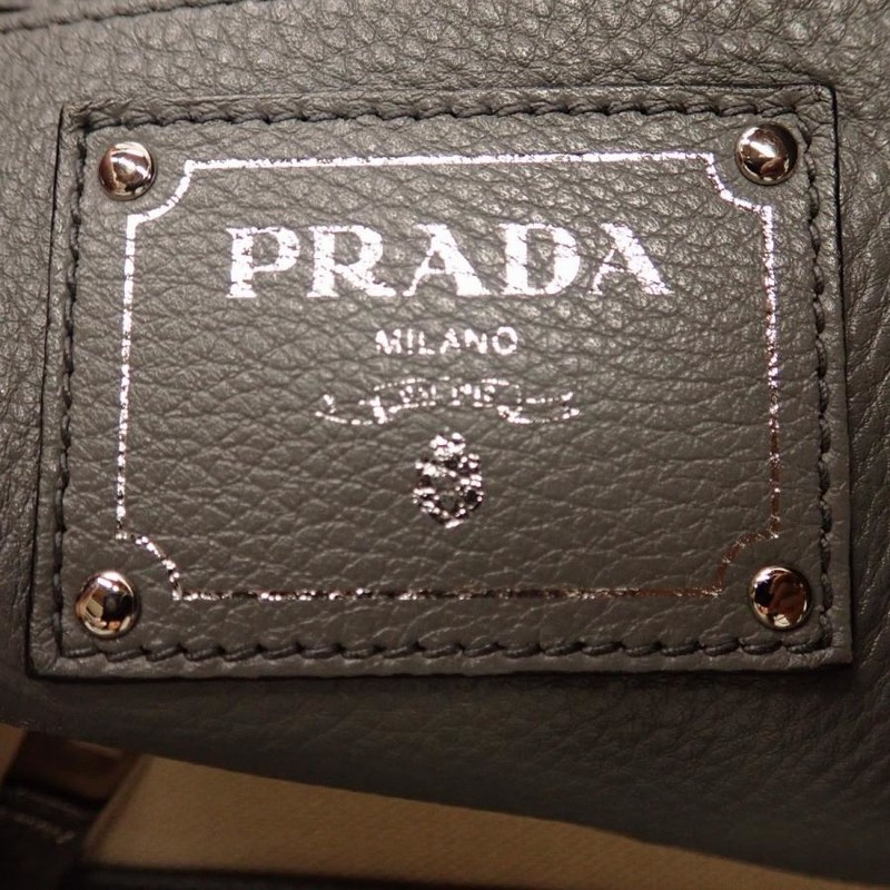 PRADA ロゴ刻印プラチェーンレザートートバッグ PRADA ロゴ刻印プラチェーンレザーハンドバッグ | Hedy