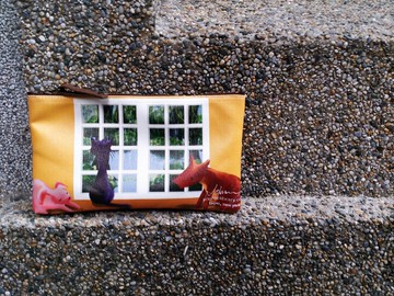 rain season go away雨季快走開-限量筆袋