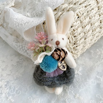 鉤花兔子胸針42518x