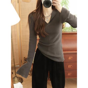 顯瘦紙片人溫柔翻領柔軟細膩喇叭袖修身長袖針織衫打底女 F 8700