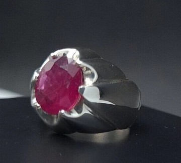 來自非洲礦區的男士紅寶石戒指，高品質填充助熔劑紅寶石，Yaqoot 的精緻贈禮。