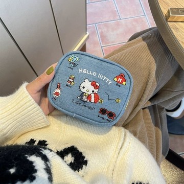 【臺灣出貨】新款可愛牛仔刺繡Kitty包ccd收納包百搭大容量化妝包便攜出行雜物