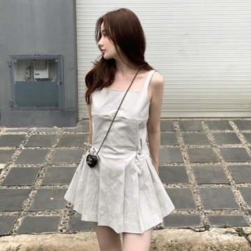 法式氣質抹胸吊帶裙女夏季小眾設計感系帶收腰顯瘦無袖百褶連衣裙