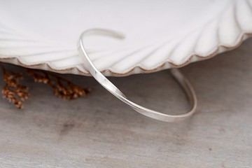 ni.kou 純銀 / 黃銅 扭轉 開口 手環