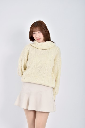 (L) couture brooch質感針織高領白色毛衣