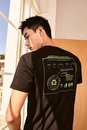 川衣見經典男款-小綠人圖TEE