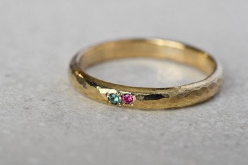 古銅色與光澤的並存 祖母綠・粉色尖晶石