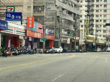 嶺東商圈收租角間樓店｜台中市南屯區文山九街