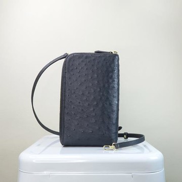 【M2ND】紐貝珍稀鴕鳥皮多功能隨身包(灰-T9438A2.5)