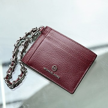 MICHAEL KORS Jet Set Charm 浮雕LOGO鍊條掛飾卡夾.酒紅