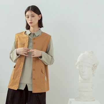 【MOSS CLUB】可愛吊飾工裝無袖背心 綠 駝