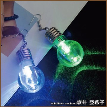 『坂井．亞希子』黑暗中一定看到我。搞怪燈泡造型耳環
