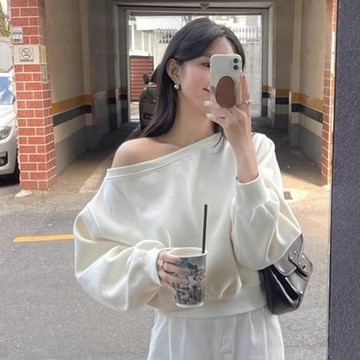 ⚠️現⚠️𝙃𝐞𝐲𝐦𝐚𝐧𝐲｜日常百搭款.ᐟ.ᐟ 露肩設計超好看❤️‍🔥 法式鬆弛感斜肩長袖上衣（3色）斜肩上衣 衛衣