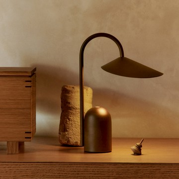 丹麥 Ferm Living ARUM 無線桌燈 深咖