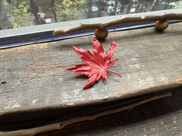 皮革楓葉襟針│胸針│別針【紅葉】