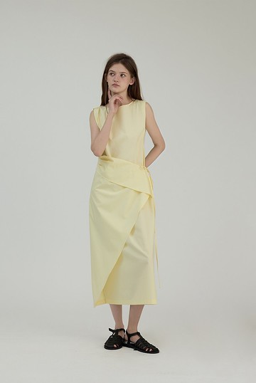 北歐cleanfit 不規則蕩領收腰連身裙