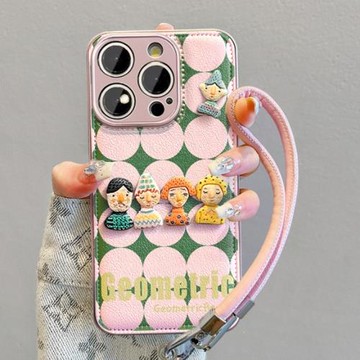 適用蘋果16pro手機殼秋冬女款14plus高級感潮流防摔15pormax全包iPhone13硅膠11保護套新款12掛繩的五只人偶