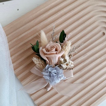 暮色奶茶永生玫瑰胸花