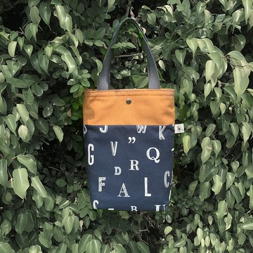 【River】小散步包/字母/藍